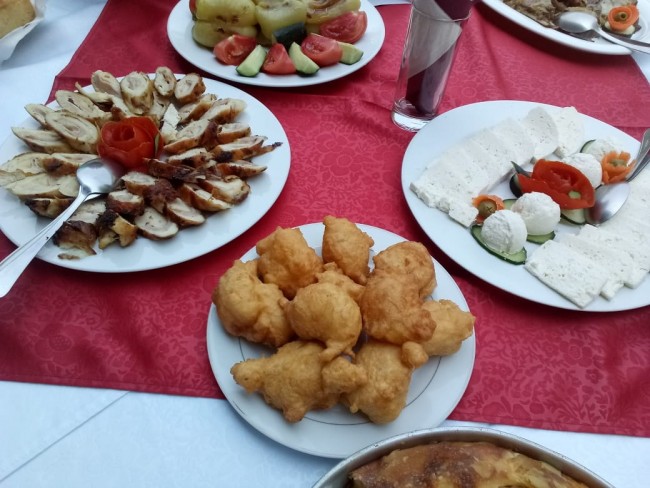 12. Gastro fest u Foči- Riba sa tanjirače, meso i pite ispod sača mamili ukusom i mirisom 12. Gastro fest u Foči- Riba sa tanjirače, meso i pite ispod sača mamili ukusom i mirisom