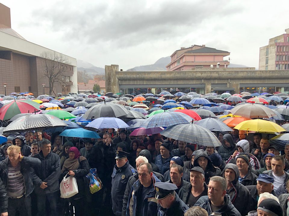 Veliki skup podrške Kasumoviću u Zenici: Dosta nam je mraka! Veliki skup podrške Kasumoviću u Zenici: Dosta nam je mraka!