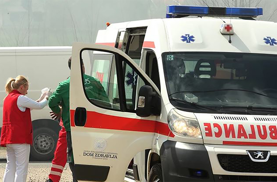 GORKO SE POKAJAO Skočio sa mosta u rijeku, promašio vodu, pa polomio OBJE NOGE GORKO SE POKAJAO Skočio sa mosta u rijeku, promašio vodu, pa polomio OBJE NOGE