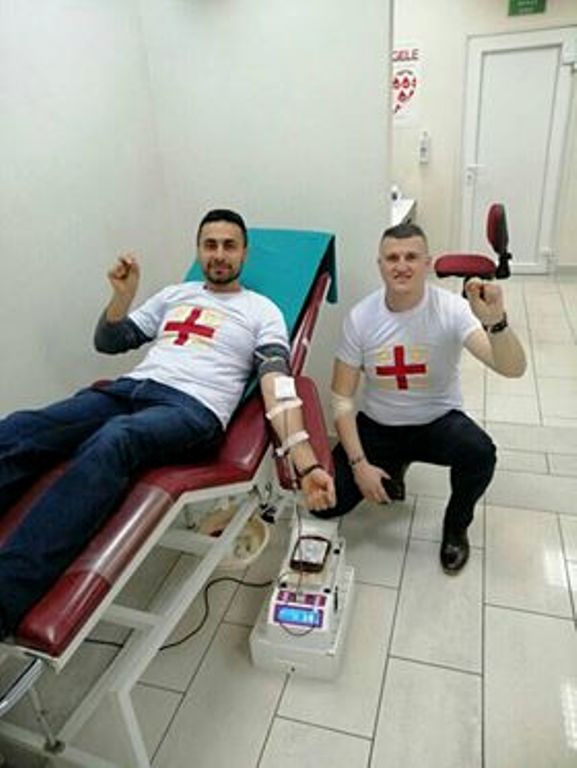 “Krv damo, svetinje ne damo!” “Krv damo, svetinje ne damo!”