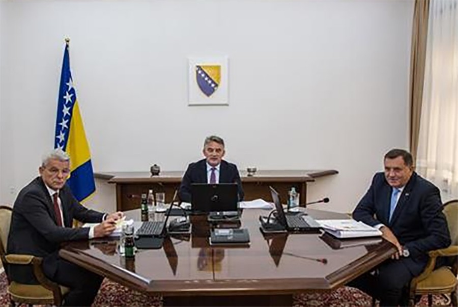 Komšić, Dodik i Džaferović povećali plate zaposlenim Predsjedništva za 20 posto Komšić, Dodik i Džaferović povećali plate zaposlenim Predsjedništva za 20 posto