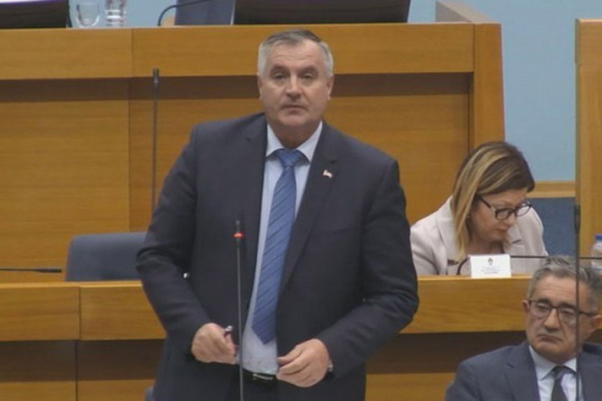 Trebinjac dobio prijavu zbog slanja poruke Viškoviću Trebinjac dobio prijavu zbog slanja poruke Viškoviću