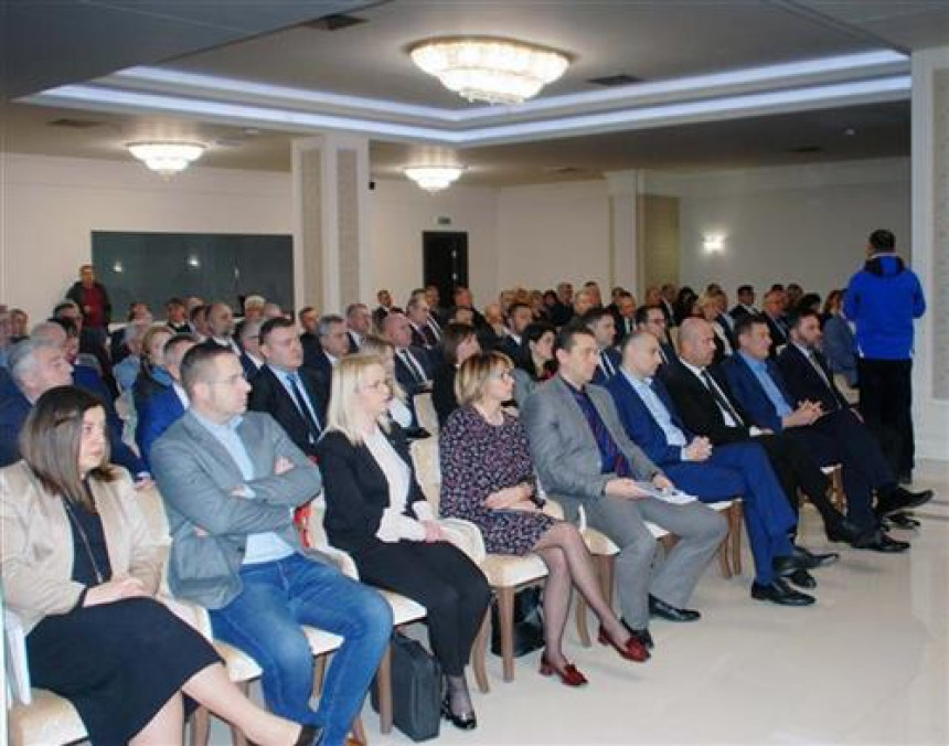 Dodik izdao naredbe: Dolaziti na posao, nema glasanja i odlučivanja na nivou BiH Dodik izdao naredbe: Dolaziti na posao, nema glasanja i odlučivanja na nivou BiH