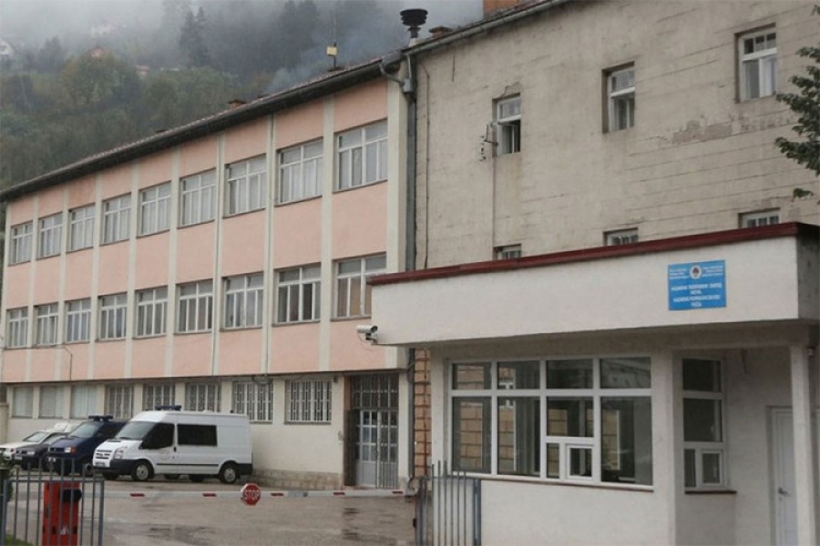 Osuđenici KPZ Foča počeli da šiju zaštitne maske Istok