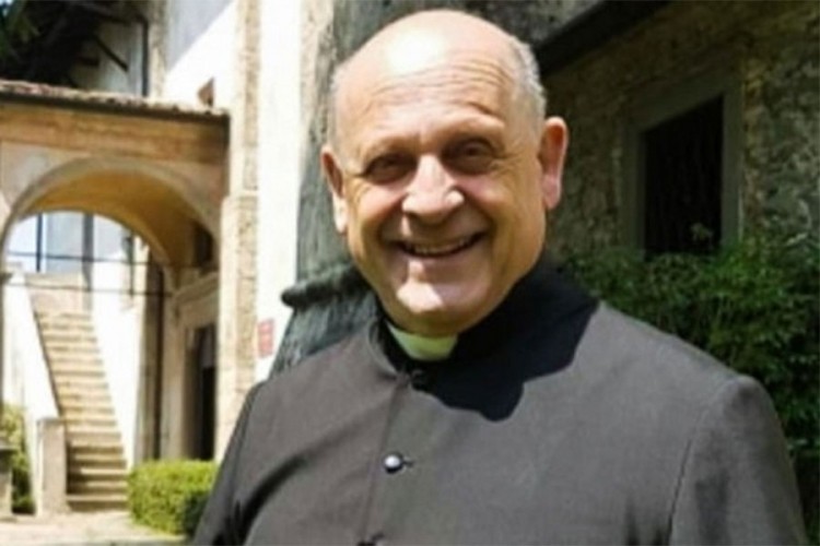 Preminuo sveštenik, odrekao se respiratora da spasi mlađeg pacijenta Preminuo sveštenik, odrekao se respiratora da spasi mlađeg pacijenta