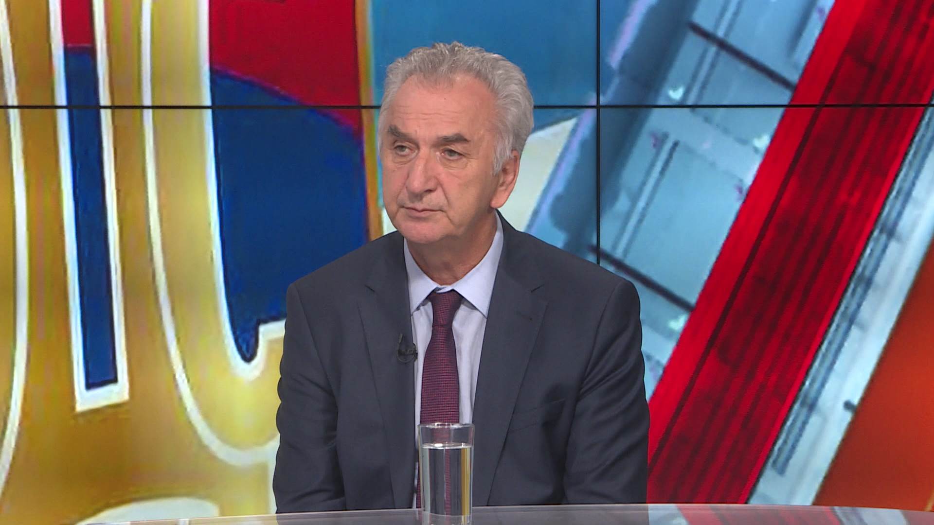 Mirko Šarović donirao cijelu parlamentarnu platu bolnici u Istočnom Sarajevu Mirko Šarović donirao cijelu parlamentarnu platu bolnici u Istočnom Sarajevu