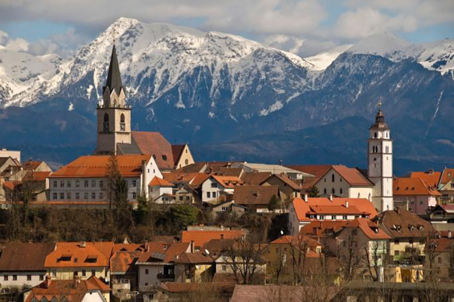 Slovenija zatvara trgovačke centre, vrtiće, studentske domove, restorane Slovenija zatvara trgovačke centre, vrtiće, studentske domove, restorane
