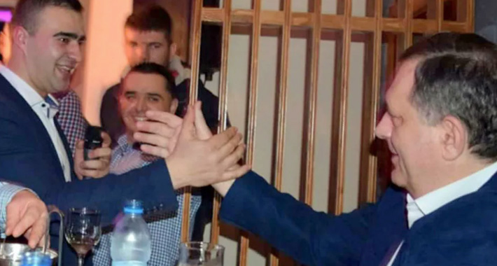 Unosni poslovi za Dodikovog miljenika: Mladi odbornik iz Laktaša radi na izgradnji mosta na Savi Unosni poslovi za Dodikovog miljenika: Mladi odbornik iz Laktaša radi na izgradnji mosta na Savi
