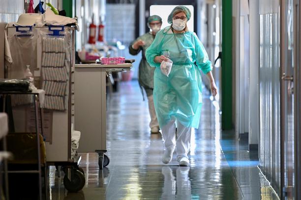 Italija po broju mrtvih prestigla Kinu: Danas je umrlo 427 ljudi, još 5300 zaraženih Italija po broju mrtvih prestigla Kinu: Danas je umrlo 427 ljudi, još 5300 zaraženih