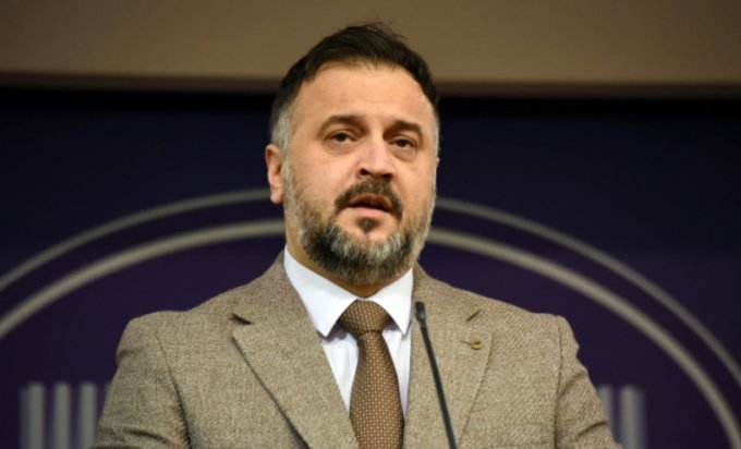 Žunić: Klub poslanika SNSD-a doniraće 15.000 KM pomoći višečlanim porodicama Žunić: Klub poslanika SNSD-a doniraće 15.000 KM pomoći višečlanim porodicama