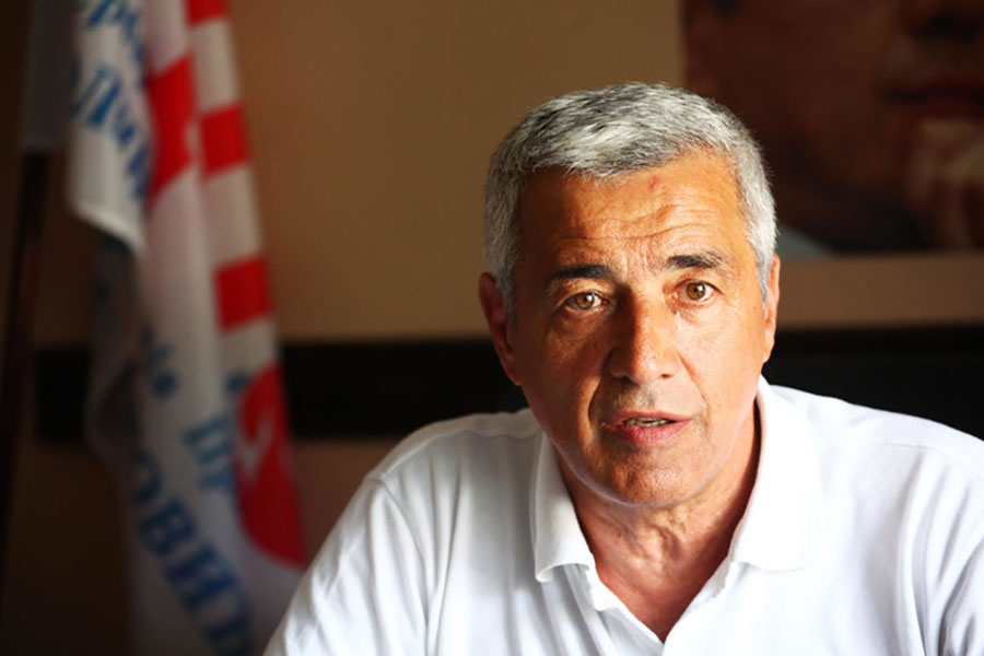 OPTUŽENO DEVETORO SRBA Nastavlja se suđenje za ubistvo Olivera Ivanovića OPTUŽENO DEVETORO SRBA Nastavlja se suđenje za ubistvo Olivera Ivanovića
