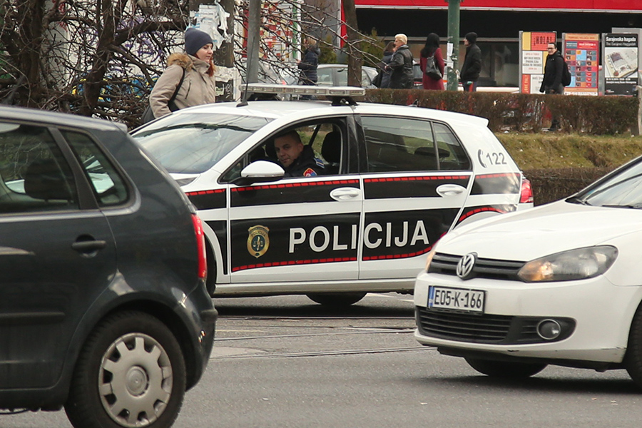 Uveden policijski čas i u Federaciji: Zabrana kretanja od 18 do pet sati ujutro Uveden policijski čas i u Federaciji: Zabrana kretanja od 18 do pet sati ujutro