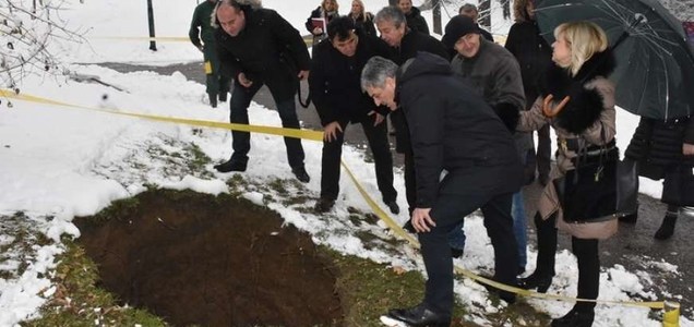 Ponovo se ukazuje misteriozna rupa u Velikom parku? Ponovo se ukazuje misteriozna rupa u Velikom parku?