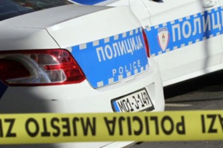 Oštetio dva bilborda i kancelariju političke stranke na Palama Oštetio dva bilborda i kancelariju političke stranke na Palama