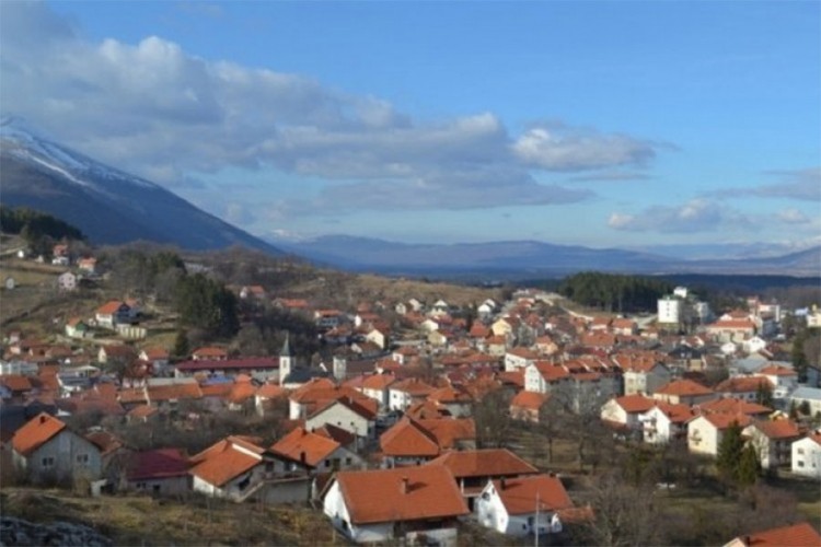 Cijela porodica u Nevesinju pozitivna: Zet donio koronu na slavu Cijela porodica u Nevesinju pozitivna: Zet donio koronu na slavu