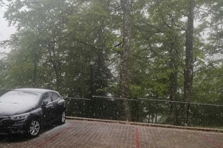 Na Jahorini pada snijeg Na Jahorini pada snijeg
