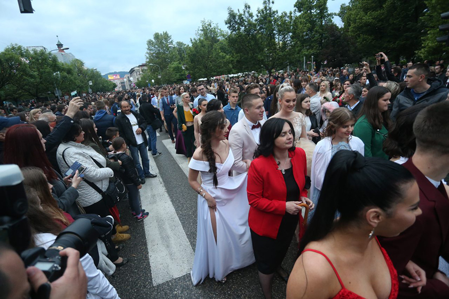 Radosne vijesti za osnovce i srednjoškolce: Proslava matura u Republici Srpskoj poslije 1. juna Radosne vijesti za osnovce i srednjoškolce: Proslava matura u Republici Srpskoj poslije 1. juna