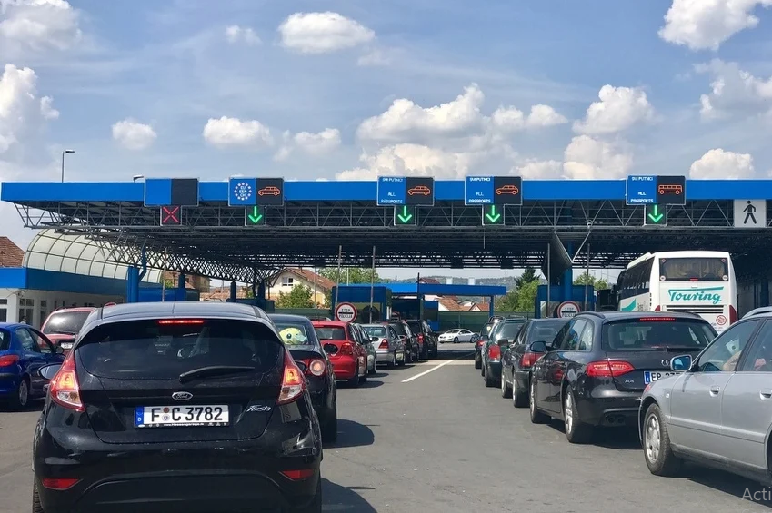 Ukinuta mjera kućne izolacije od 14 dana za građane koji ulaze u Republiku Srpsku Ukinuta mjera kućne izolacije od 14 dana za građane koji ulaze u Republiku Srpsku