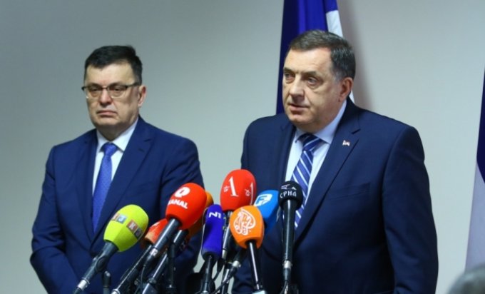 SDA kritikuje Tegeltiju da je nesposoban, Dodik ga brani kao stručnog i odgovornog SDA kritikuje Tegeltiju da je nesposoban, Dodik ga brani kao stručnog i odgovornog