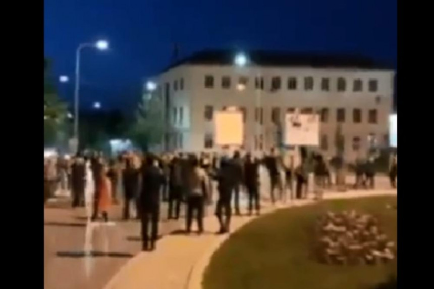Napeta situacija u cijeloj Crnoj Gori Napeta situacija u cijeloj Crnoj Gori