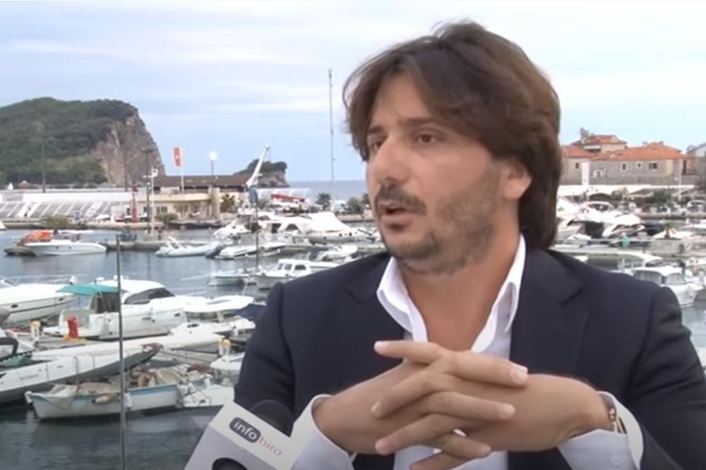 Rođeni stric poručio Milovom gradonačelniku Budve: Vrati mandat koji si pendrekom uzeo! Ne brukaj Paštroviće! Rođeni stric poručio Milovom gradonačelniku Budve: Vrati mandat koji si pendrekom uzeo! Ne brukaj Paštroviće!