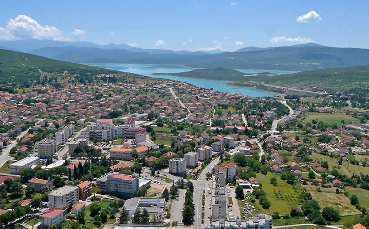 Bileća: Zaposleno samo 2.000 radnika, mladi ne vide perspektivu Bileća: Zaposleno samo 2.000 radnika, mladi ne vide perspektivu