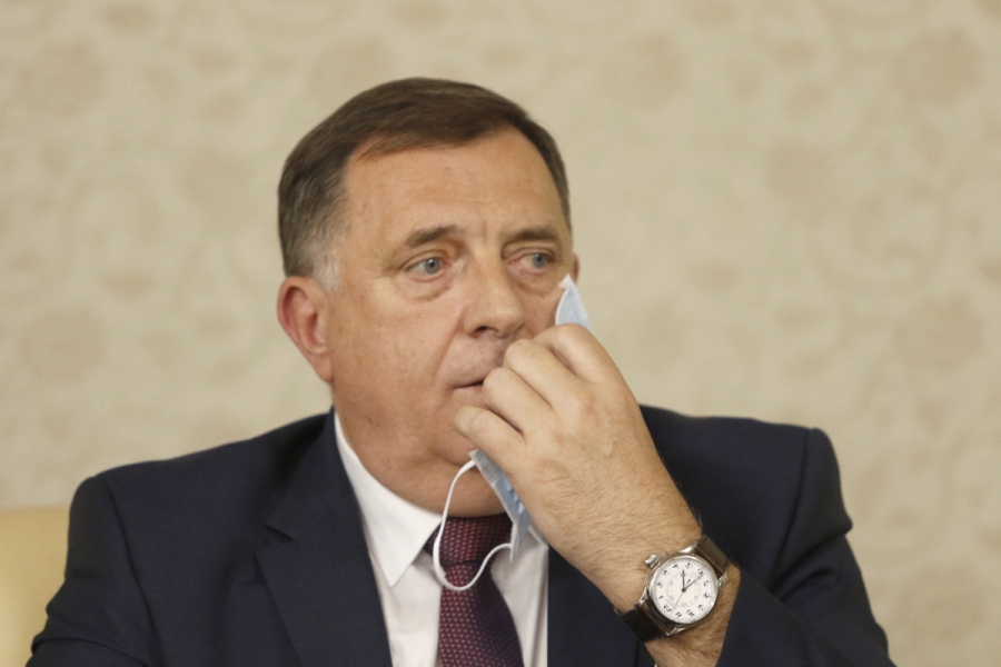 Dodik u panici zbog afere godine: Tajni sastanak u Milićima otkriva ko je, zapravo, savjetnik u Predsjedništvu BiH Dodik u panici zbog afere godine: Tajni sastanak u Milićima otkriva ko je, zapravo, savjetnik u Predsjedništvu BiH