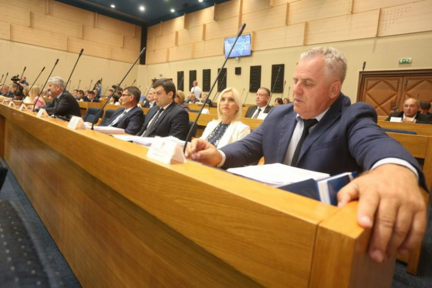 Stanić: Istjerate li demokratiju iz NSRS, dobićete ulicu (VIDEO) Stanić: Istjerate li demokratiju iz NSRS, dobićete ulicu (VIDEO)