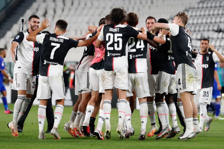 Juventus tone, Benfika slavila u Torinu Juventus tone, Benfika slavila u Torinu
