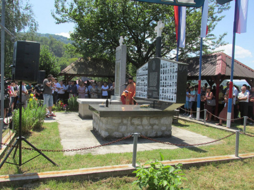 Parastos ubijenim Srbima u Zalazju kod Srebrenice Parastos ubijenim Srbima u Zalazju kod Srebrenice