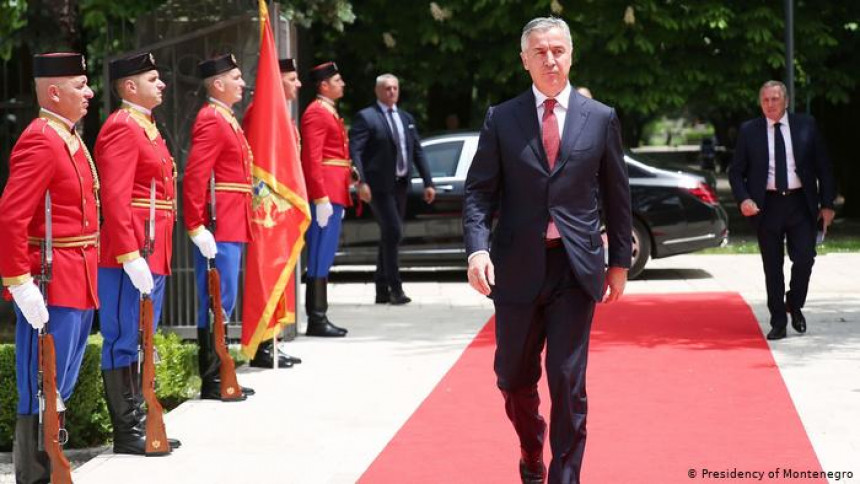 Da li će sukob sa crkvom poljuljati Milovu dominaciju? Da li će sukob sa crkvom poljuljati Milovu dominaciju?