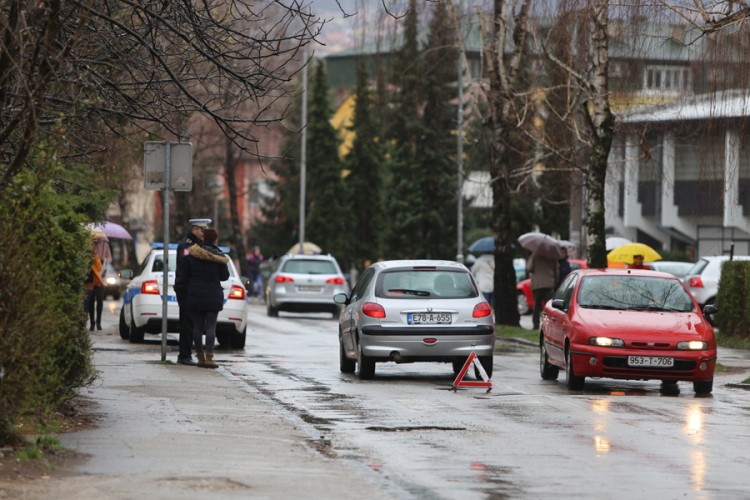 Izlazak policije zbog manje štete platiće vozači Izlazak policije zbog manje štete platiće vozači