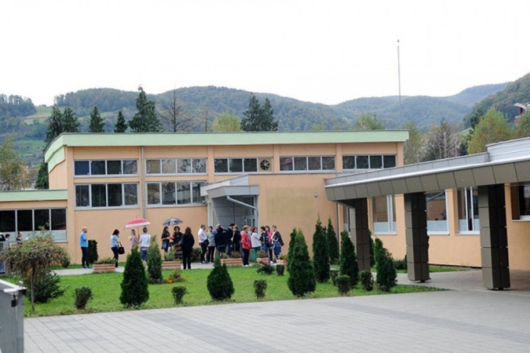 Zaraženi učenik i učiteljica osnovne škole u Banjaluci Zaraženi učenik i učiteljica osnovne škole u Banjaluci