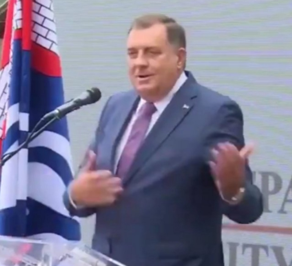 Dodik pričao kako su SNSD-ovci pretukli aktivistu SDS-a Dodik pričao kako su SNSD-ovci pretukli aktivistu SDS-a