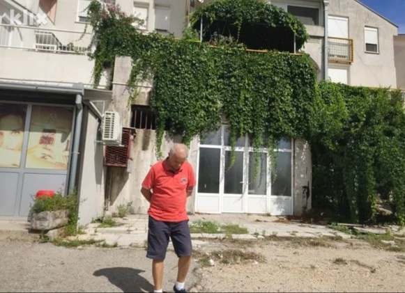 Leutar.net Legendarni igrač Veleža Vladimir Pecelj ostao bez imovine u Mostaru, tvrdi da mu je oduzeta jer je Srbin