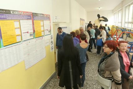 Još se ne zna kako će u BiH glasati zaraženi virusom Još se ne zna kako će u BiH glasati zaraženi virusom