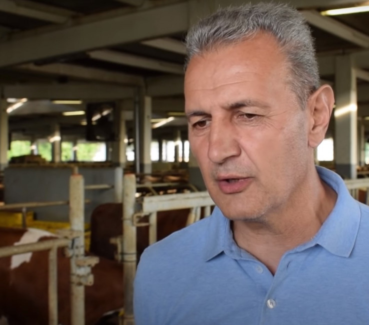 “Prinuđen sam da sve batalim” Najveći proizvođač mlijeka u Republici Srpskoj zatvara farmu “Prinuđen sam da sve batalim” Najveći proizvođač mlijeka u Republici Srpskoj zatvara farmu