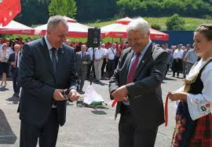 Demant na tekst “Trojac bez kormilara” Demant na tekst “Trojac bez kormilara”
