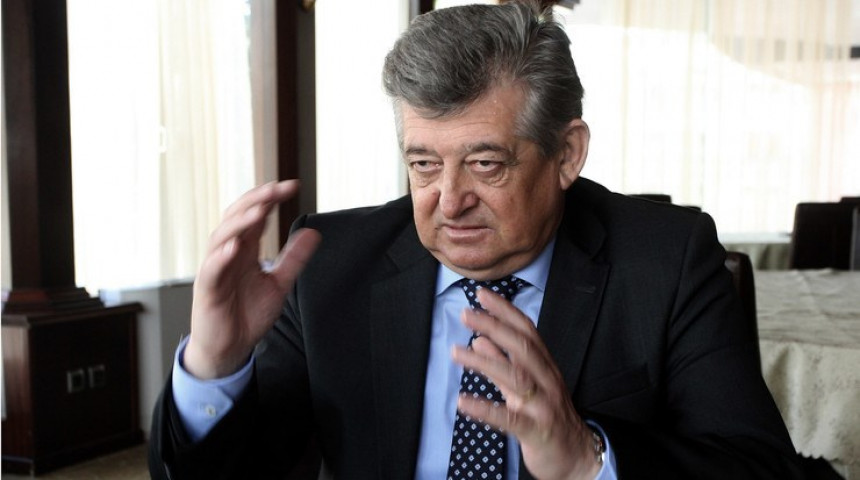 Sve što je govorio protiv drugih danas on to isto radi! Sve što je govorio protiv drugih danas on to isto radi!