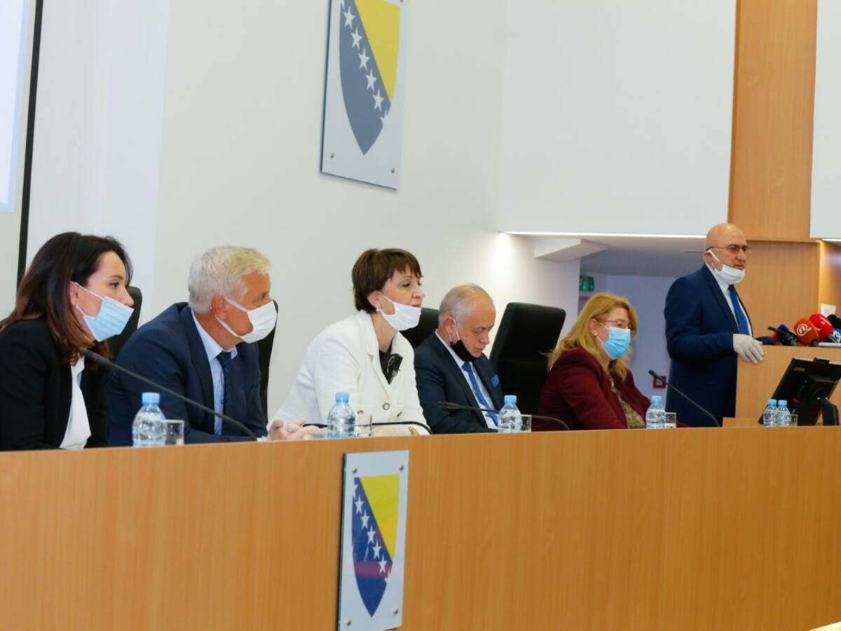 114 hiljada glasača poštom. Od toga 69 hiljada RS!? 114 hiljada glasača poštom. Od toga 69 hiljada RS!?