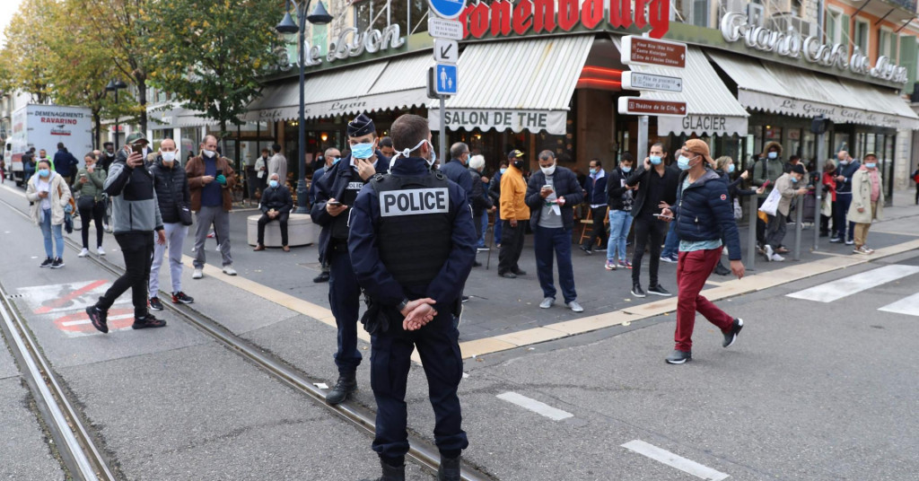 Vikao “Alahu akbar”. Napadač u Nici odrubio glavu dvjema žrtvama Vikao “Alahu akbar”. Napadač u Nici odrubio glavu dvjema žrtvama