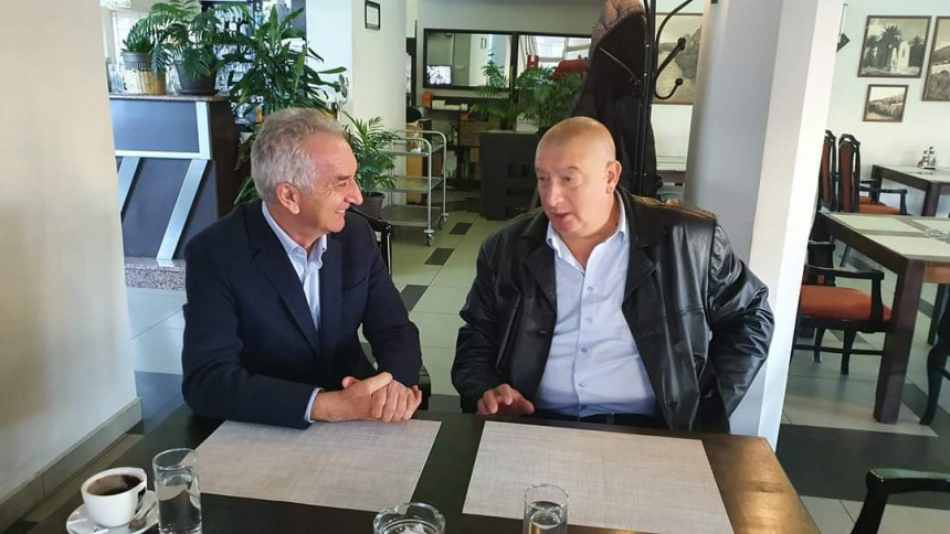 Šarović u ugodnom razgovoru sa Ilijom Stankovićem Šarović u ugodnom razgovoru sa Ilijom Stankovićem