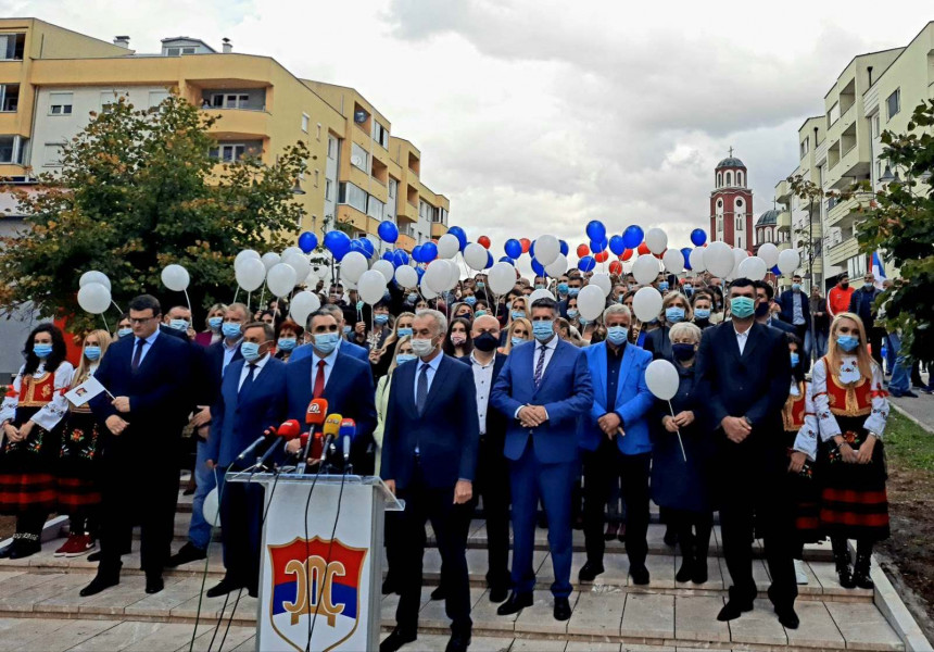 SDS kampanju počeo simbolično u dva važna grada SDS kampanju počeo simbolično u dva važna grada