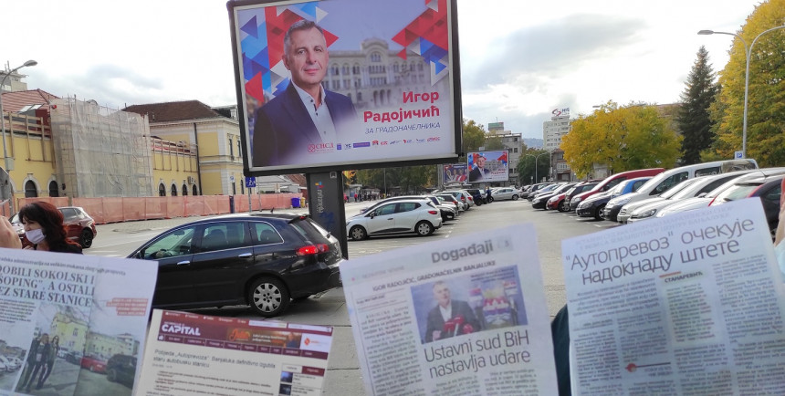 Radojičić da ukloni svoje bilborde sa otetih parkinga! Radojičić da ukloni svoje bilborde sa otetih parkinga!