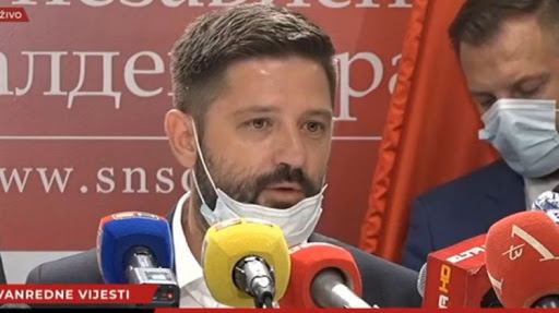 Da li Mićin poslanik Darko Mitrić krije koronu? Da li Mićin poslanik Darko Mitrić krije koronu?