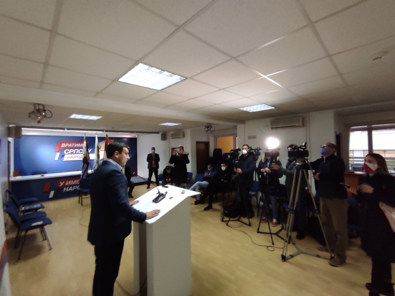 SDS POKREĆE KRIVIČNE PRIJAVE PROTIV LICA UHVAĆENIH U IZBORNOJ KRAĐI SDS POKREĆE KRIVIČNE PRIJAVE PROTIV LICA UHVAĆENIH U IZBORNOJ KRAĐI