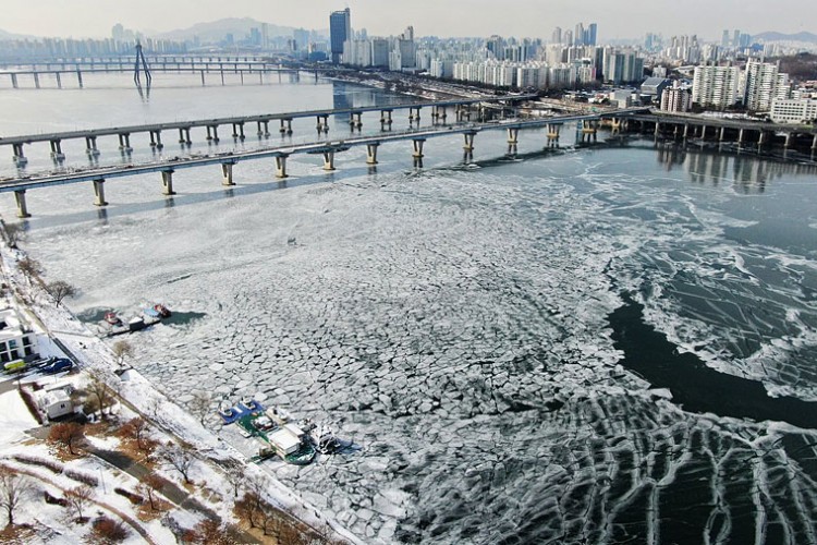Temperatura od -16 zamrzla veliku rijeku u Seulu Temperatura od -16 zamrzla veliku rijeku u Seulu