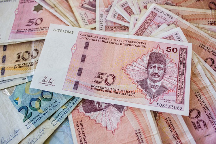 Državni aparat godišnje pojede 927 miliona KM Državni aparat godišnje pojede 927 miliona KM