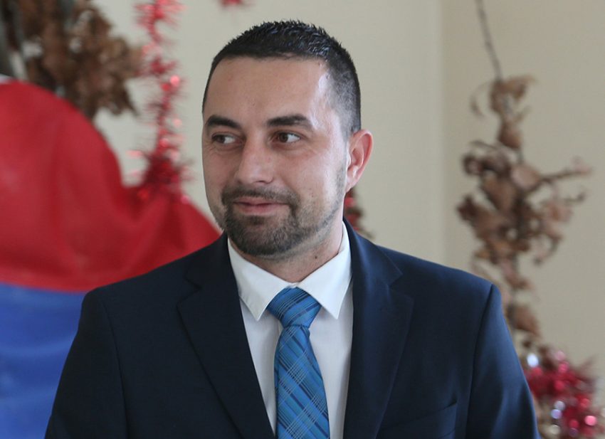 Jerinić dnevno na reprezentaciju troši trećinu prosječne penzije Jerinić dnevno na reprezentaciju troši trećinu prosječne penzije