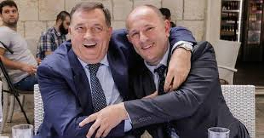 “Niko vam ne smije dati pravo da uništite ERS i Srpsku” “Niko vam ne smije dati pravo da uništite ERS i Srpsku”